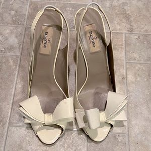 Valentino sling back bow peep toe pump